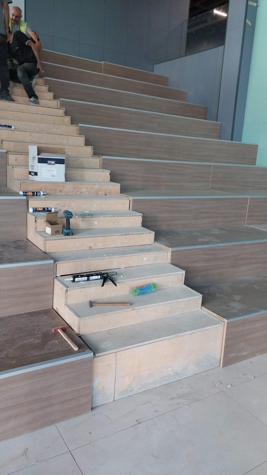 Yaşar üniversitesi lamina merdiven